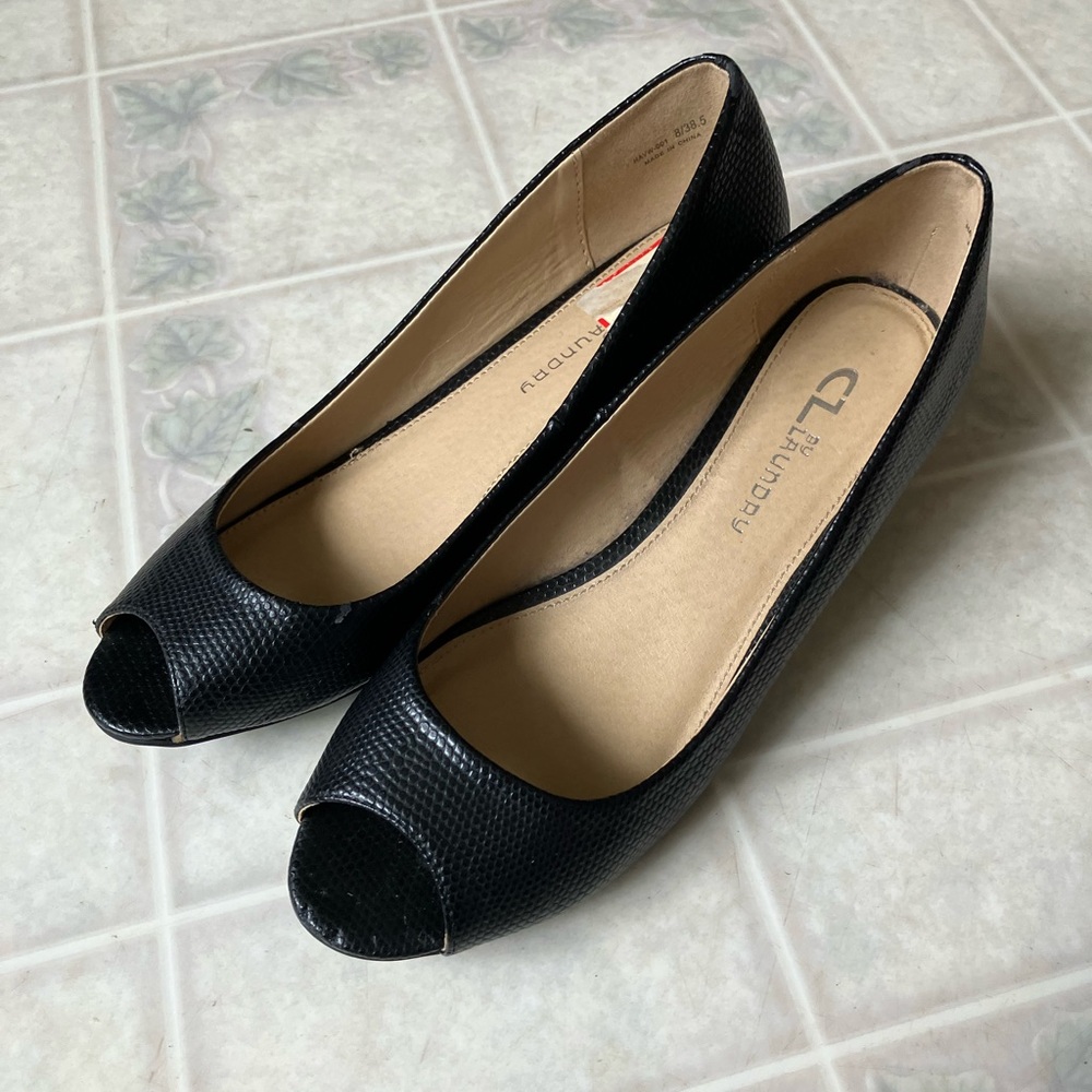 Chinese Laundry Noreen Black Pebbled Wedge Peep Toe shoes